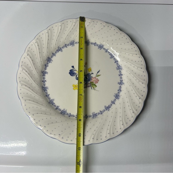 Blue Peony By Nikko Dinner Plate 10-3/4” Floral White and Blue SCALLOPED - Picture 6 of 6